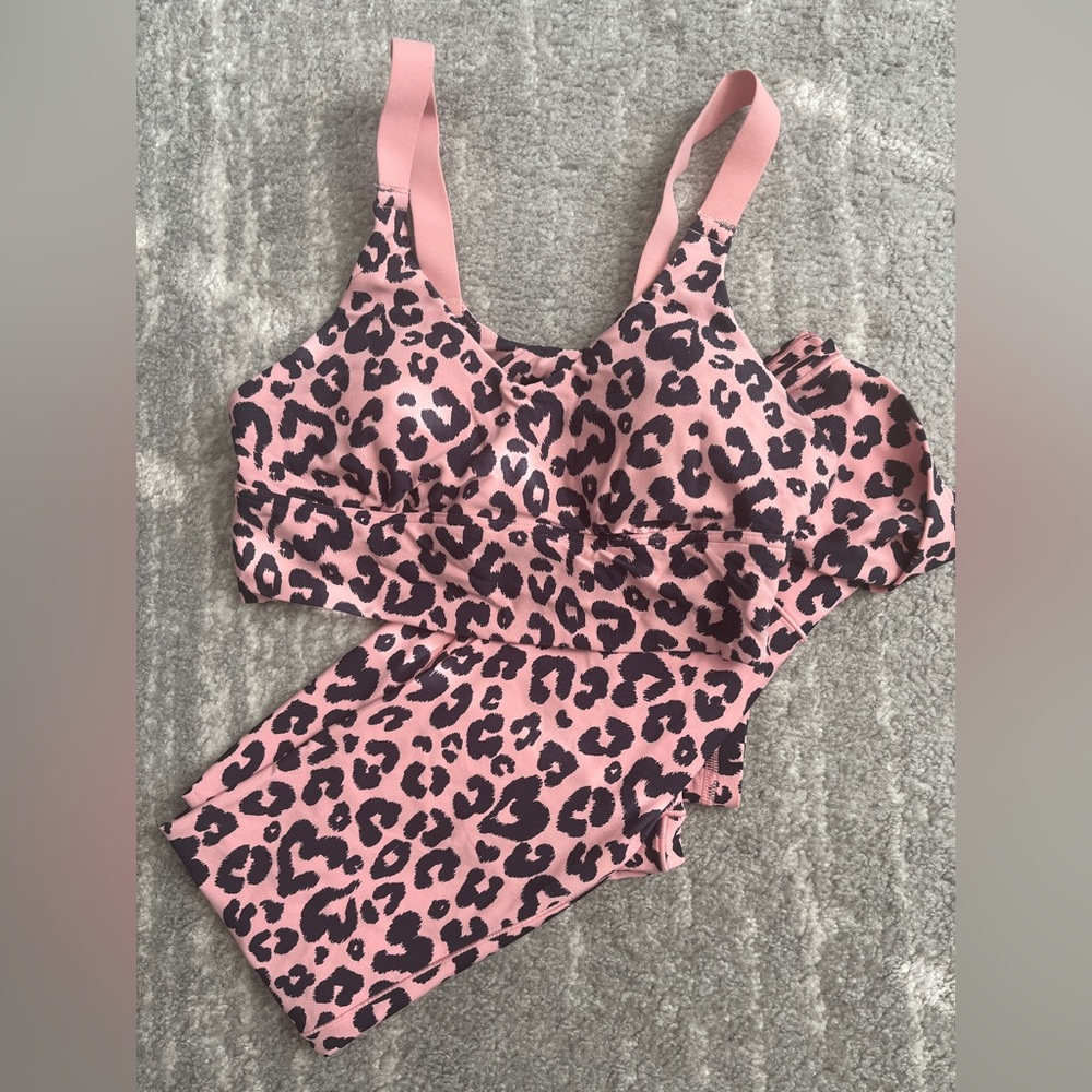 Aerie OFFLINE Real Me High Waisted Twisted Legging (XS) & Bra (M)